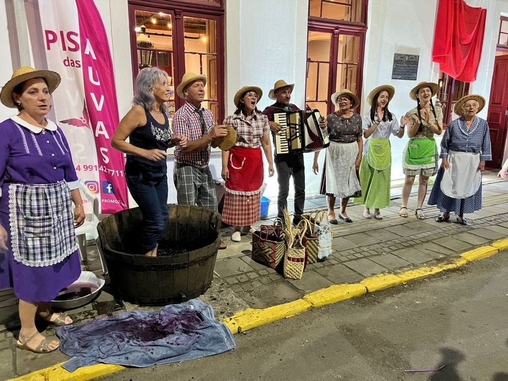 Jantar Sob as Estrelas chega com muita música e novidades - SEGH Região Uva  e Vinho