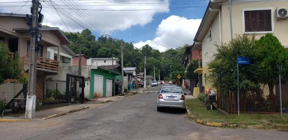 Policial é agredida por homem em surto durante atendimento com o SAMU