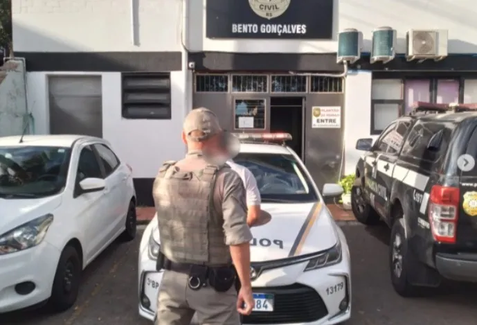 Homem acusado de importunar adolescentes é solto pela justiça em Bento