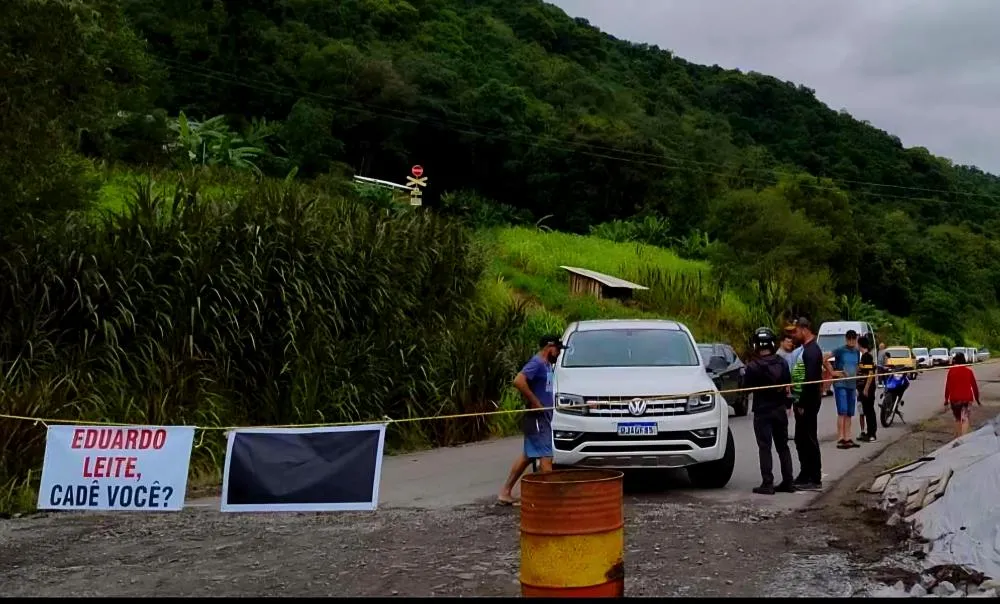 Novo protesto por abandono da RSC-431 e atraso na obra da ponte é nesta quinta