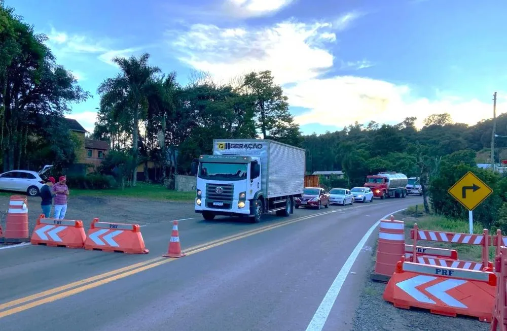 Tráfego de veículos já é intenso na manhã desta terça-feira, 22 - Foto: Ana Júlia Griguol/RBSTV/Especial
