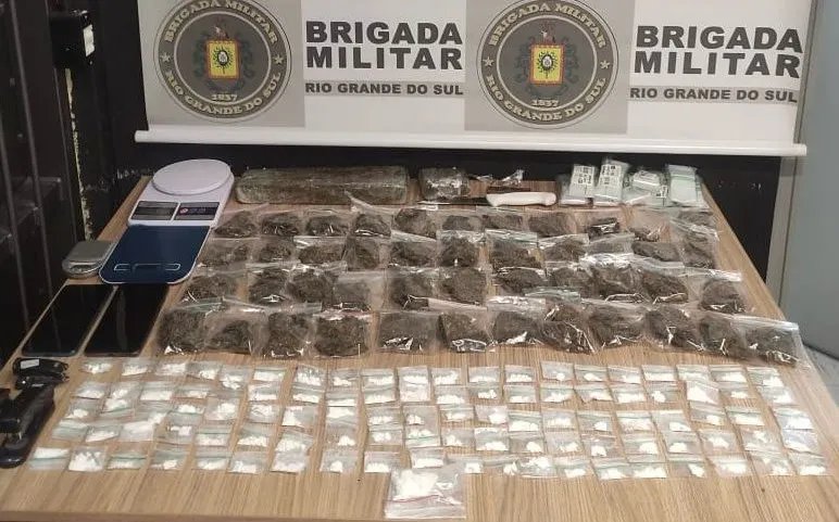 Drogas estavam embaladas e prontas para venda - Foto: Brigada Militar/Especial