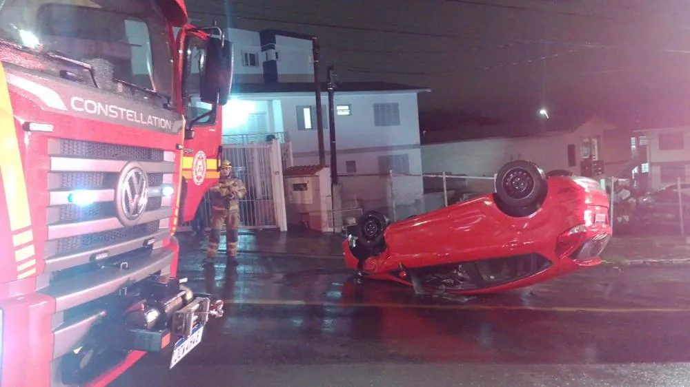 Motorista capota veículo e foge do local do acidente em Bento Gonçalves