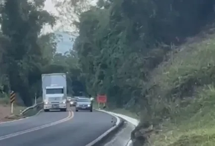 Foram 74 veículos flagrados somente na manhã desta segunda-feira, 12 - Fotos: PRF/Especial