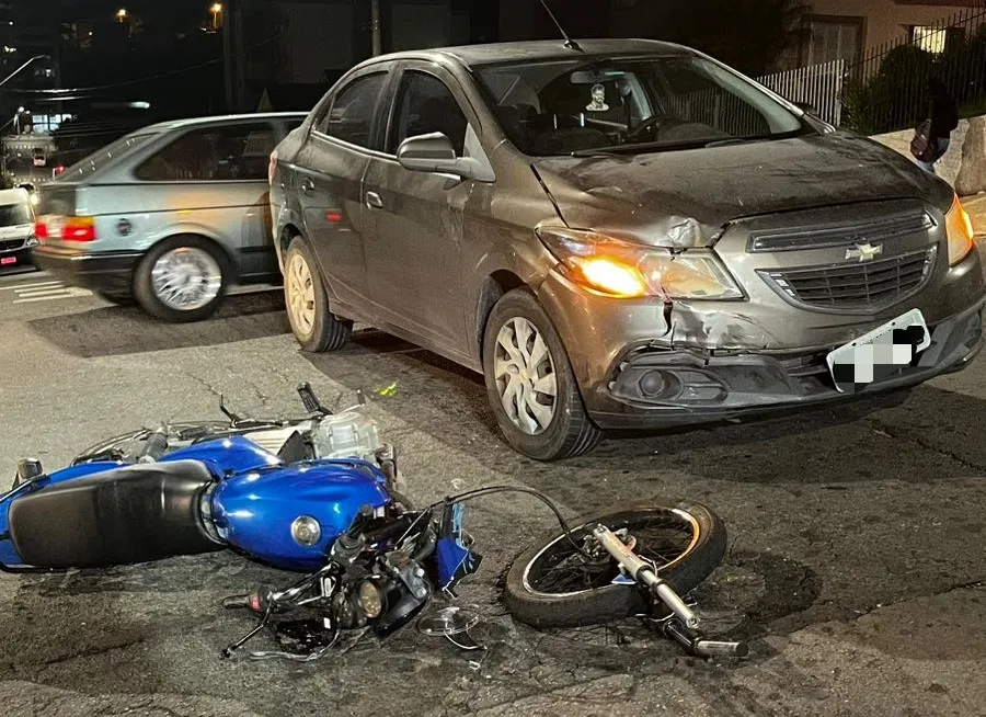 Motociclista de 38 anos precisou ser encaminhado ao hospital - Foto: Corpo de Bombeiros/Especial