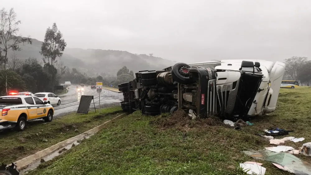Caminhão com placas de Bento se envolve em acidente com morte