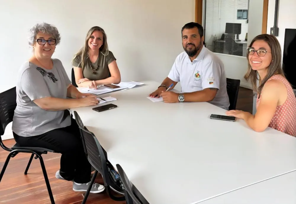 Daniela Copat, Marli Marangoni, Evandro Soares e Fernanda Tomasi firmando a parceria com Centro Cultural Tuiuty - Foto: Reprodução/Especial
