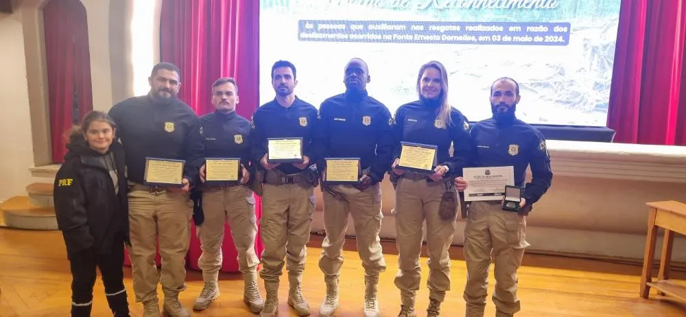 Agentes da PRF receberam a homenagem na sexta-feira, 30, em Veranópolis - Foto: Reprodução/Especial
