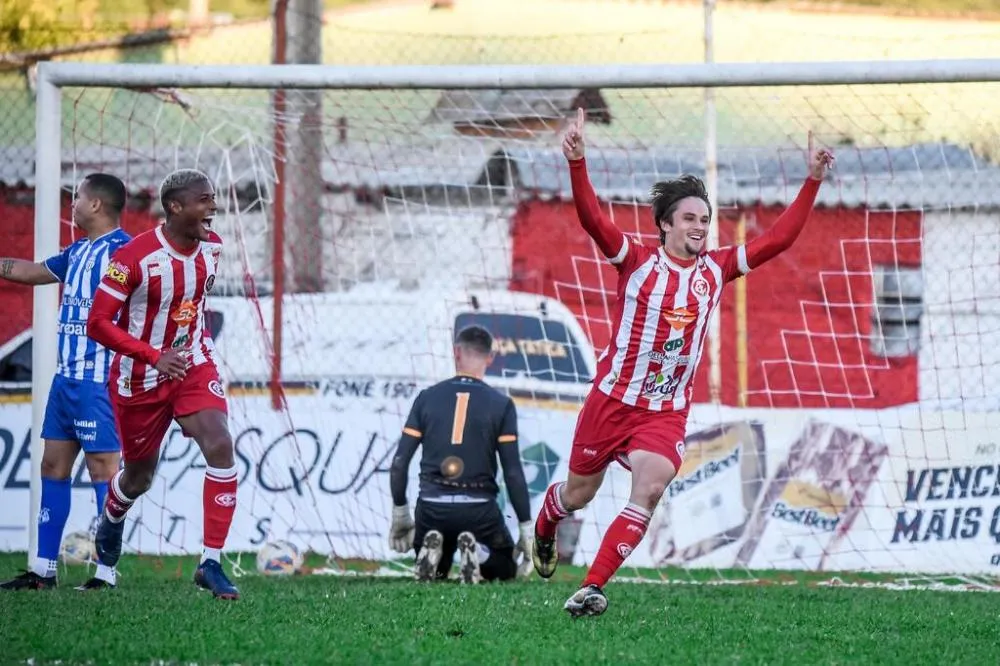 Júlio Simas marcou o segundo gol da vitória do Inter-SM - Foto:Renata Miranda/Inter-SM/Especial