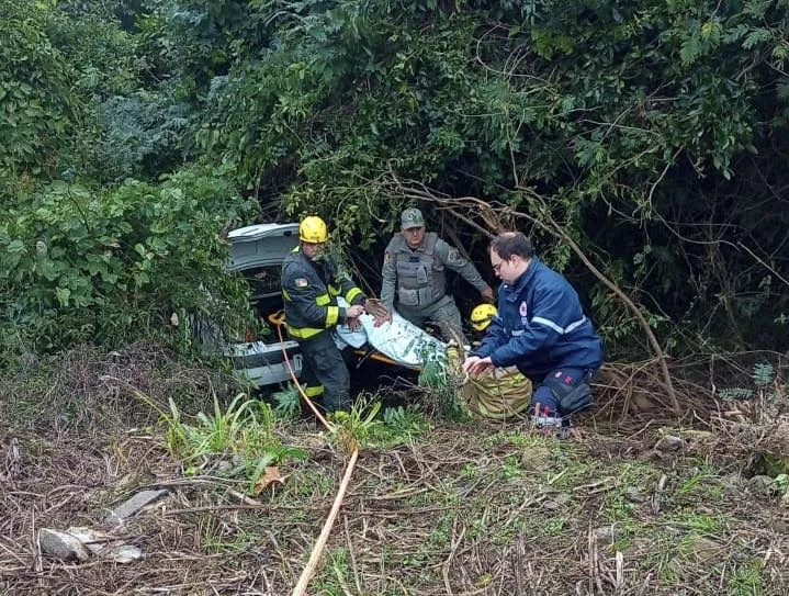 Idoso é resgatado após passar 24 horas no mato devido a acidente