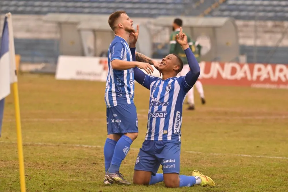 Zagueiro Otávio marcou o segundo gol da vitória do Esportivo - Foto: Ênio Bianchetti/Especial