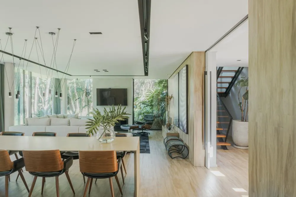 O piso vinílico permite conforto térmico no inverno e praticidade de manutenção no verão - Fotos: Reprodução/Especial