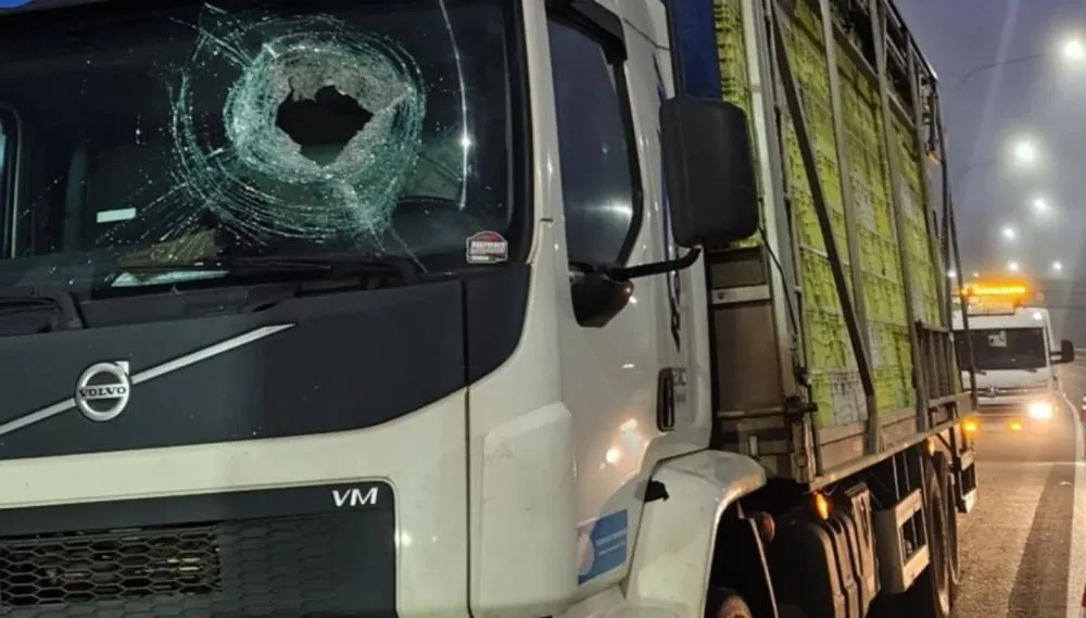 Motorista está internado em estado grave devido aos ferimentos - Fotos: Marcio Steiner/Rádio Independente/Especial