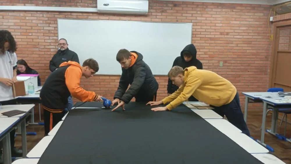 Alunos da Escola Bom Retiro criaram a miniempresa Smile Bag - Foto: Angela Peron/Especial