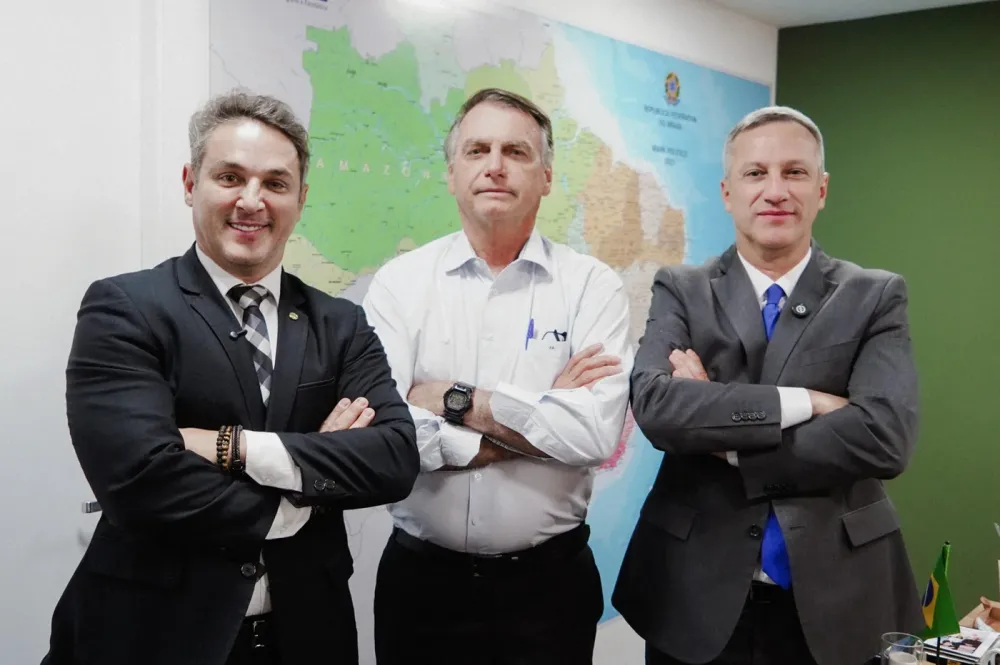 Zucco, Bolsonaro e Sanderson fizeram o anúncio na tarde desta quarta-feira, 11 - Foto: Reprodução/Especial
