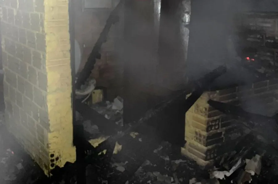 Imóvel foi destruído, mas nenhuma pessoa ficou ferida - Foto: Corpo de Bombeiros de Bento Gonçalves/Especial