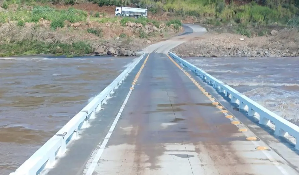 Tráfego liberado na Ponte de Cotiporã após queda do nível do Rio das Antas