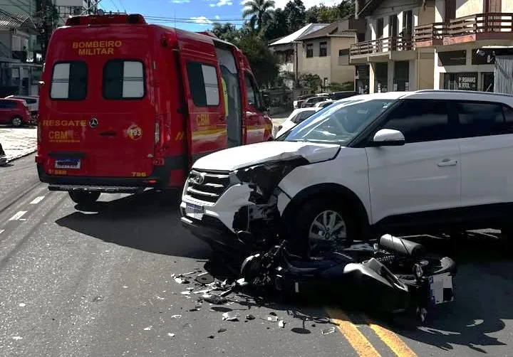 Condutor da moto precisou ser atendido no hospital - Foto: Corpo de Bombeiros de Bento/Especial