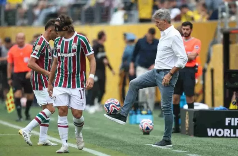 Renato comanda o Fluminense com a mesma habilidade que controla uma bola de futebol - Foto: Lucas Merçon/Fluminense/Especial
