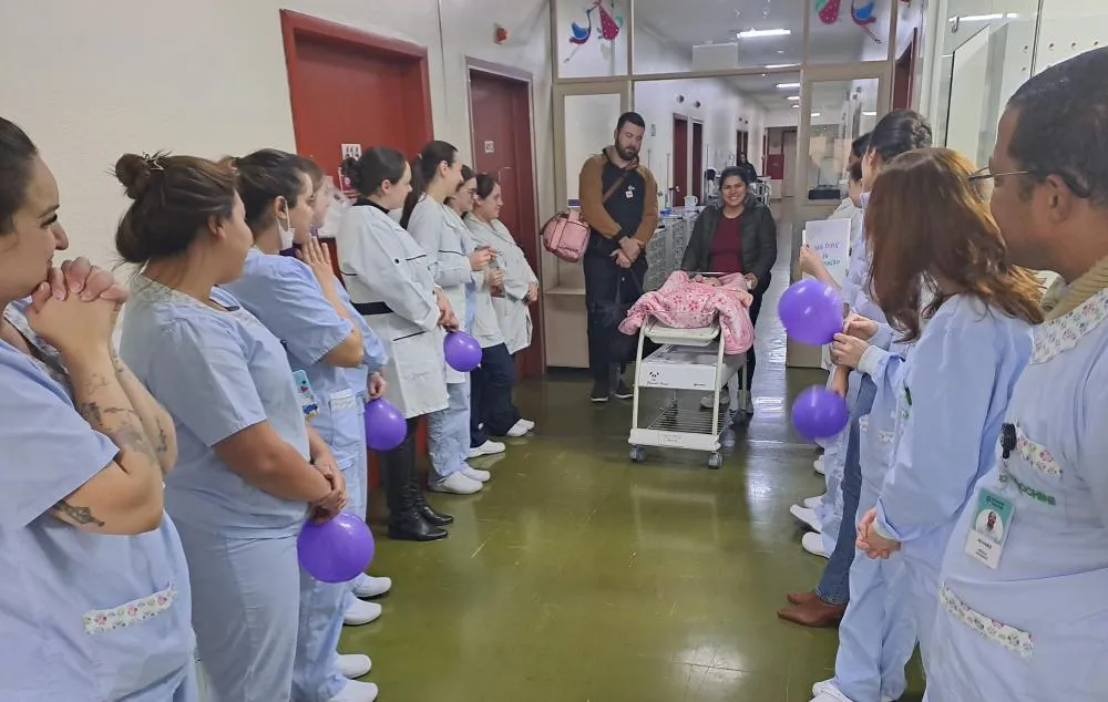 A pequena Helena tornou-se um símbolo de superação e amor à vida - Fotos: Alexandre Brusa/Especial