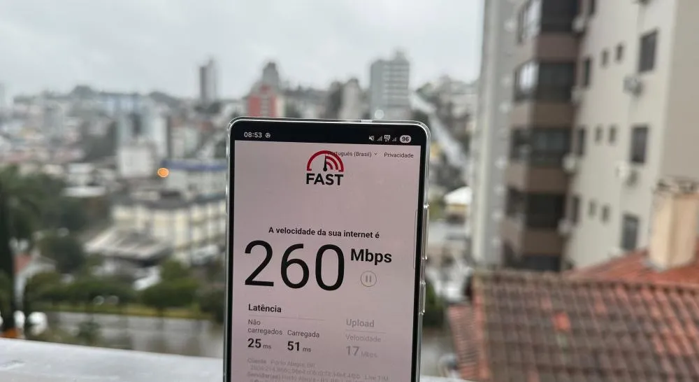 Apesar do sinal já aparecer nos celulares mais modernos, a velocidade ainda é baixa - Foto: NB Notícias/Especial