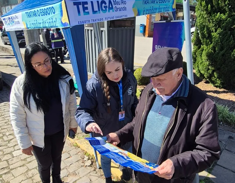 Irani De Cézaro, morador do bairro há 30 anos, foi um dos atendidos - Foto: Corsan/Especial
