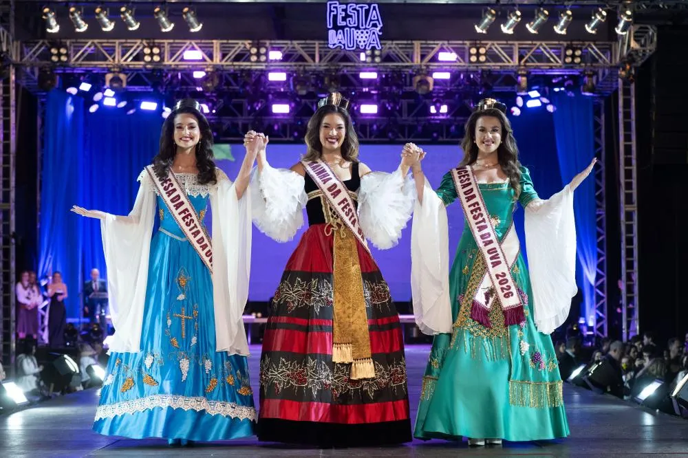 Rainha Elisa e suas princesas Júlia e Letícia - Fotos: Júlio Soares/Especial 