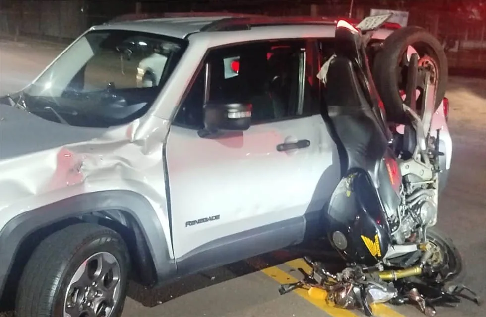 Motociclista sofreu ferimentos em uma das mãos - Foto: Corpo de Bombeiros de Bento Gonçalves/Especial