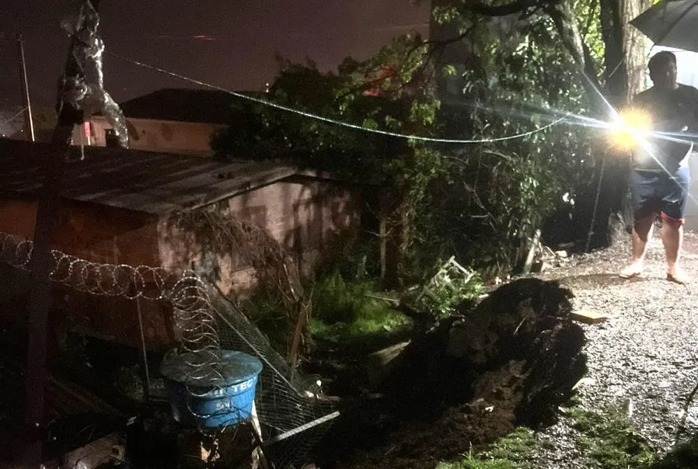 Situação é considerada preocupante no bairro Municipal - Fotos: Corpo de Bombeiros de Bento Gonçalves/Especial