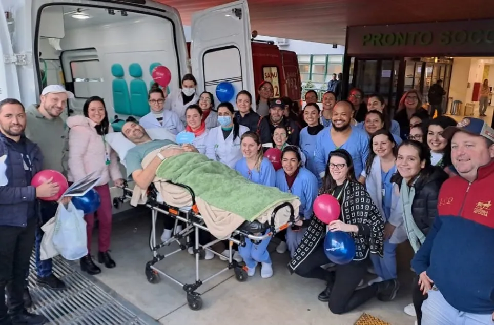 Recurso irá ajudar Piovesana a pagar a prótese comprada para ele voltar a caminhar - Foto: Alexandre Brusa/Hospital Tacchini/Especial