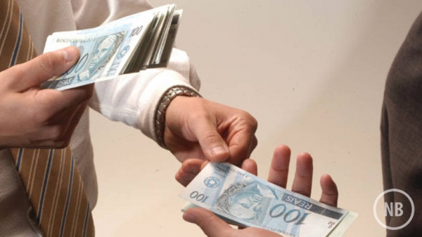 COM SEU DINHEIRO: Câmara dos deputados ressuscita auxílio-mudança