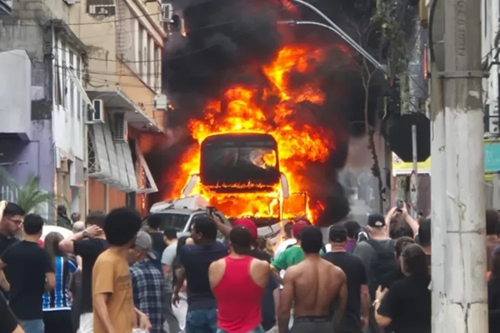 Ação dos ex-bombeiros mirins foi fundamental para evitar uma tragédia - Foto: Paulo Cezar Pardelhas/Especial