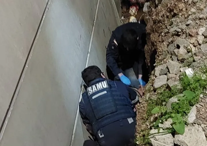 Vítima de 53 anos foi encaminhada para o Hospital Tacchini - Fotos: Reprodução/Especial