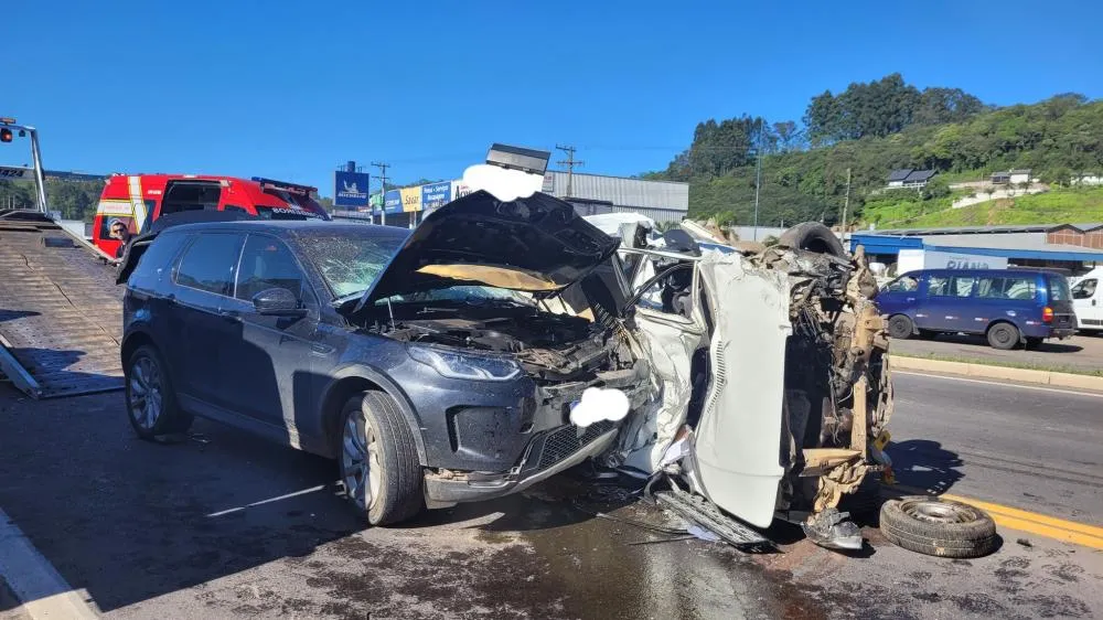Motorista da Fiat Fiorino foi a vítima fatal no acidente - Foto: João Paulo Deluca/Rádio Garibaldi FM/Especial