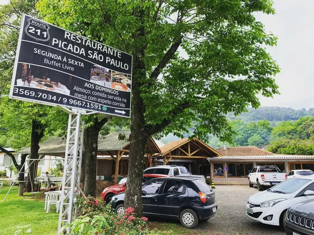 Atitude dos clientes viralizou nas redes sociais e deixou o restaurante famoso - Fotos: Reprodução/Especial