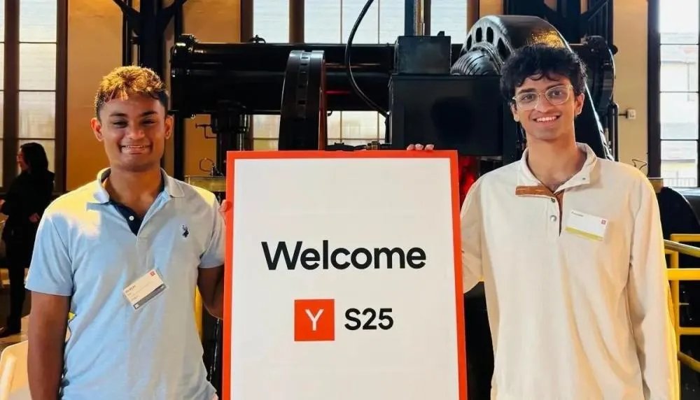 Irmãos Shraman Kar (19) e Shreyas Kar (20) comemoram o sucesso da Golpo AI
