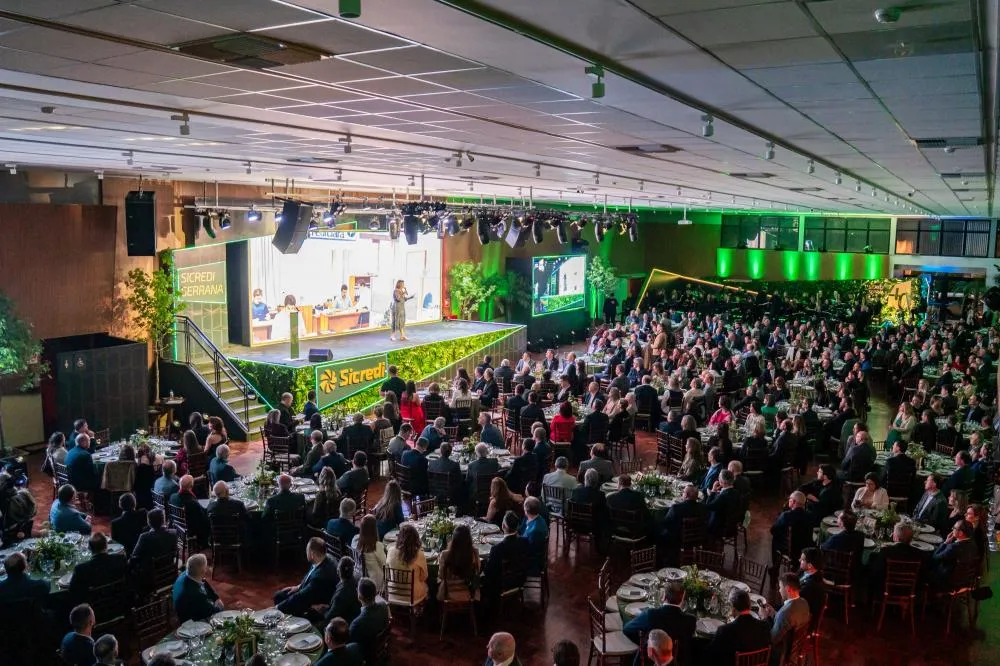 Sicredi Serrana celebra 40 anos com festa marcante em Carlos Barbosa