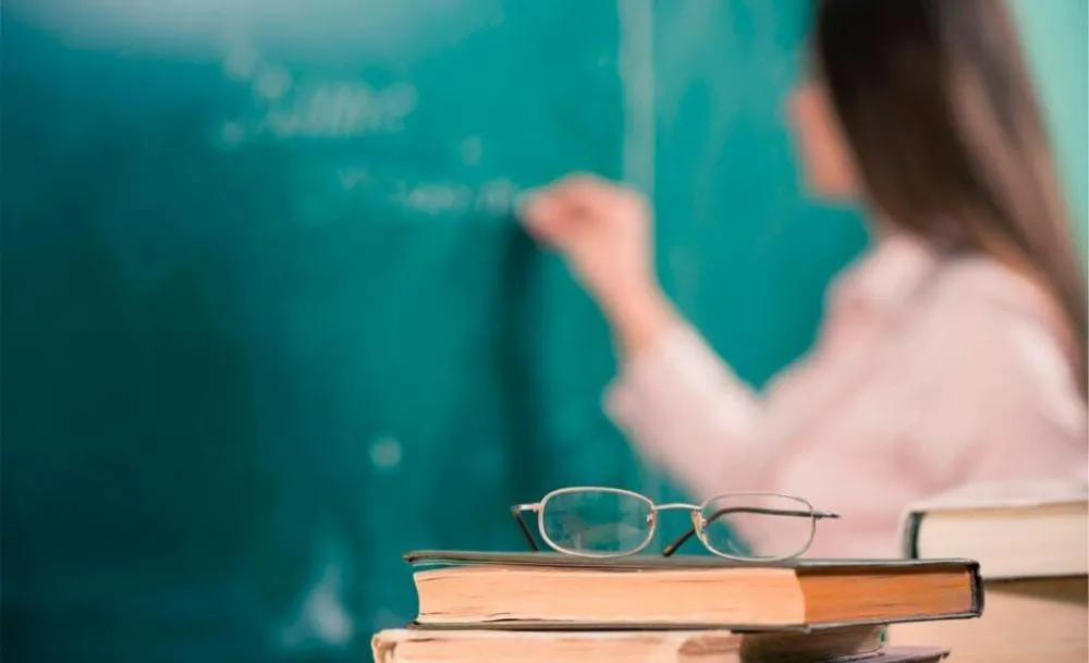Professora chegou a inventar uma gravidez para não perder o vínculo com o adolescente - Foto: Meramente ilustrativa