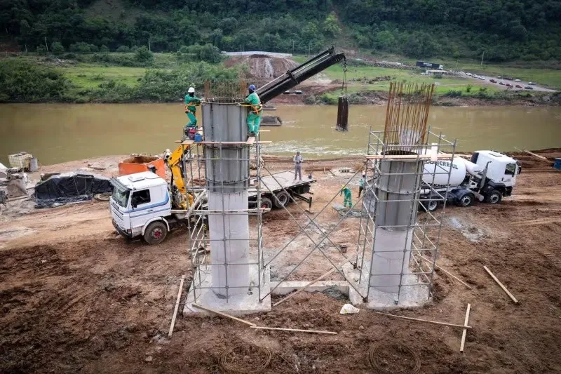 Com os pilares tomando forma, começará agora a construção das travessas - Fabrício Santos/Selt/Especial