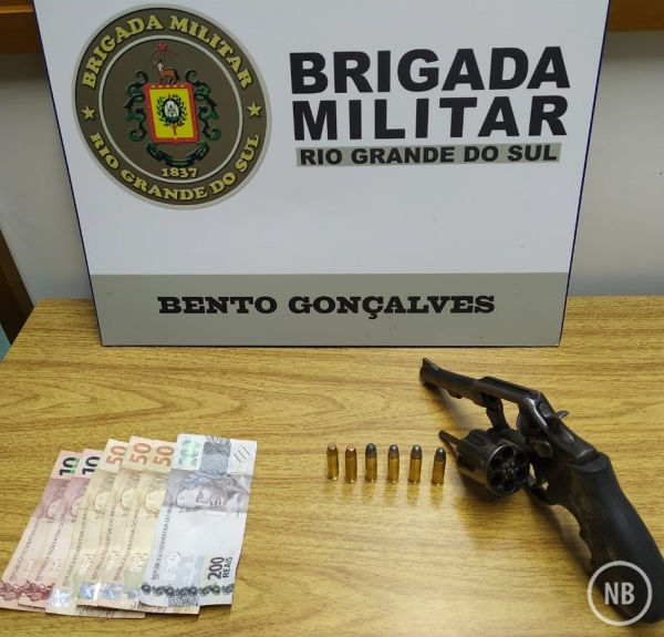 FLAGRANTE: Jovem é preso com arma em Bento Gonçalves