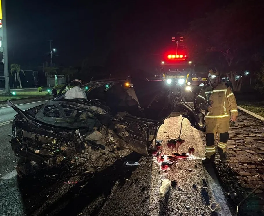 Condutora da Pajero sofreu ferimentos graves e corre risco de morte - Foto: Corpo de Bombeiros/Especial