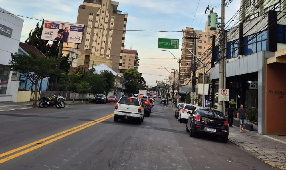 Estacionamentos serão retirados até a esquina com o supermercado Caitá - Foto: Jaqueline Bagnara/NB Notícias/Especial