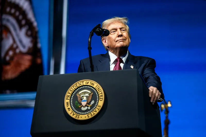 Trump afirma que “dias de Maduro estão contados” e considera envio de tropas