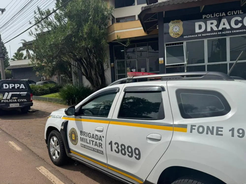 Homem é preso após ficar nu na frente de uma mulher em parque