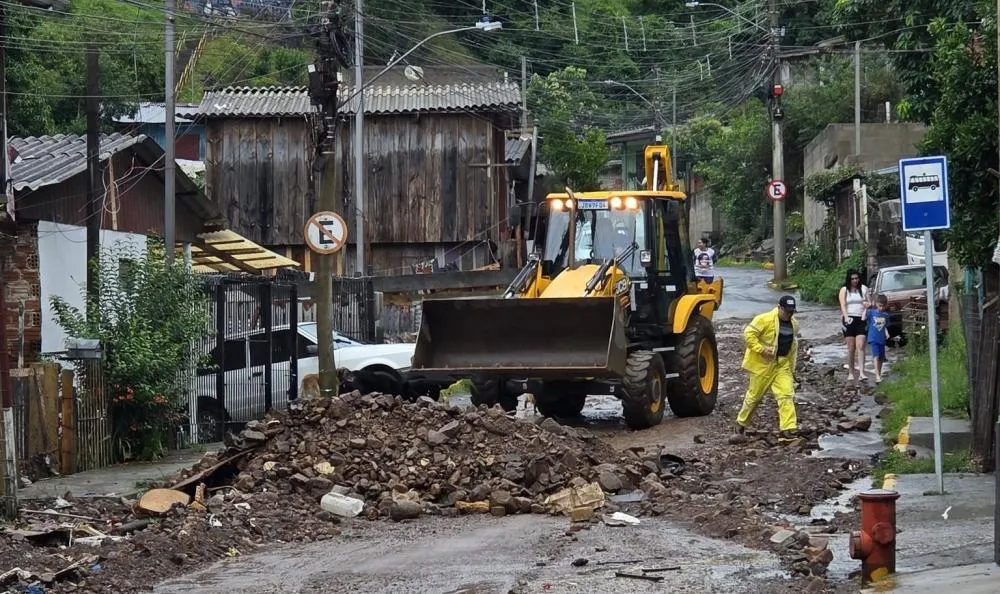 Ruas do bairro ficaram intransitáveis nesta quarta e quinta-feira - Fotos: Márcio Prado/Portal de Notícias Legal/Especial
