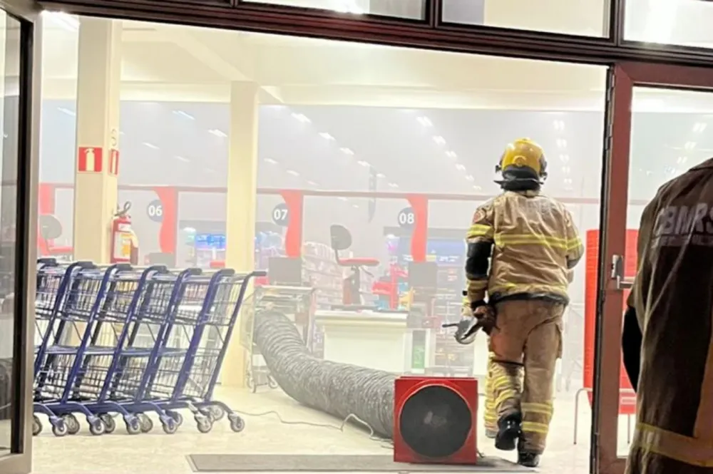 Bombeiros tiveram trabalho para realizar a contenção - Foto: Corpo de Bombeiros de Bento Gonçalves/Especial