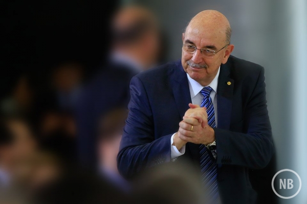 Deputado Osmar Terra está internado na UTI de hospital em Porto Alegre