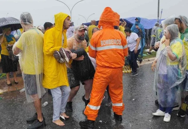 Dezenas de pessoas precisaram de atendimento no hospital - Foto: Ed Alves/CB/DA Press/Especial
