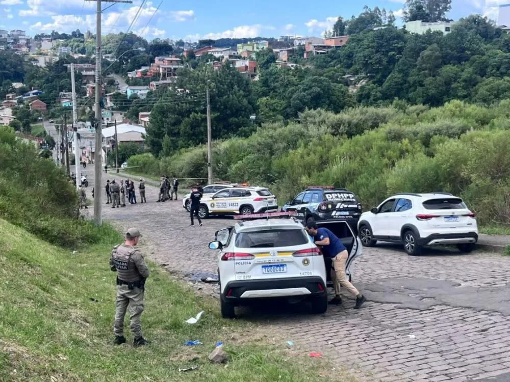 Policiais feridos foram socorridos e estão internados no hospital - Foto: Cristiano Gauer/Rádio Solaris/Especial