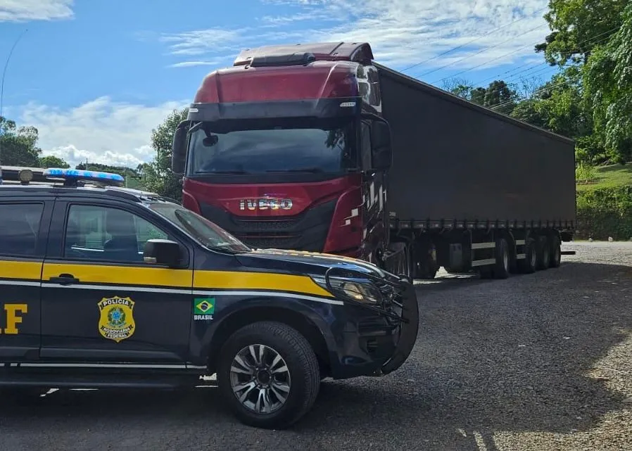 Veículo foi retirado da rodovia e recolhido a um depósito credenciado - Foto: PRF/Especial